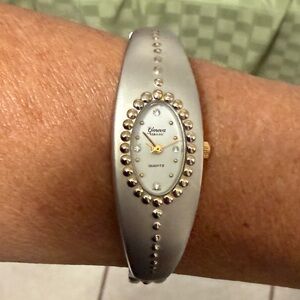 Geneva Women’s Two-Tone Oval Clasped Bracelet Watch. EUC Needs Battery.